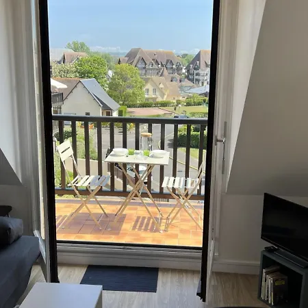 2 Pieces En Bord De Avec Acces Direct A La De Cabourg, Proche Thalassotherapie - Fr-1-487-336 * Cabourg