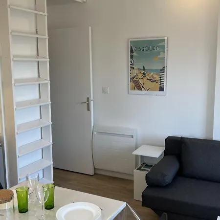 شقة 2 Pieces En Bord De Avec Acces Direct A La De Cabourg, Proche Thalassotherapie - Fr-1-487-336 *