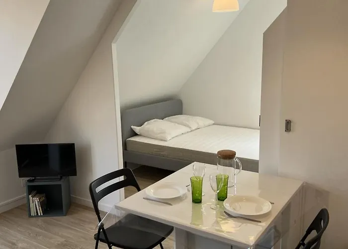 2 Pieces En Bord De Avec Acces Direct A La De Cabourg, Proche Thalassotherapie - Fr-1-487-336 *